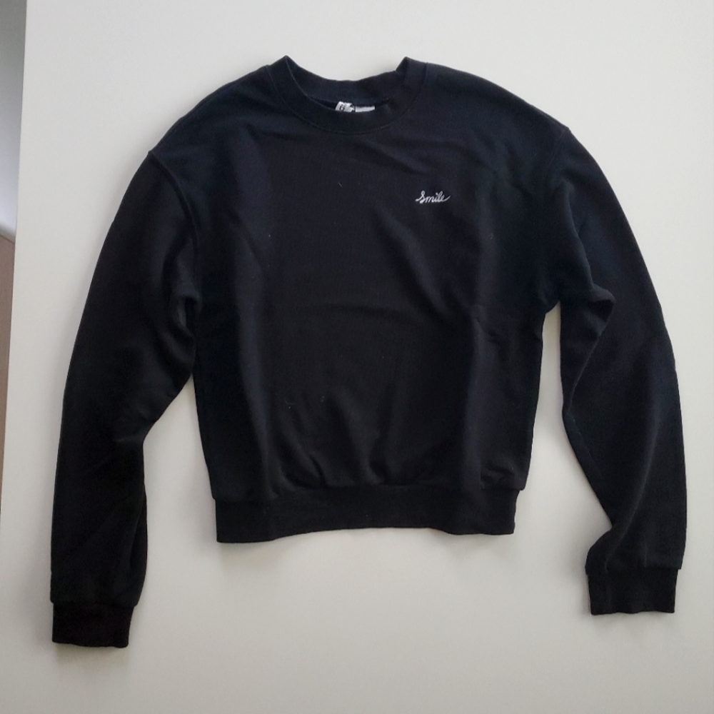 🖤 Everyday Comfort in Black: XS Casual Sweater with a Smile 😊